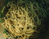 Foto langkah ke 4 dari resep Simple Spaghetti Aglio E Olio.