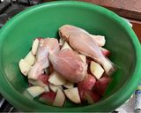 Foto del paso 2 de la receta: Patitas de pollo con papas rústicas al horno