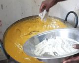 நெய் மைசூர் பாகு(ghee mysorepak recipe in tamil) ரெசிபி ஸ்டேப் 3 புகைப்படம்
