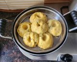 A picture of step 4 of Maize flour dhokla.