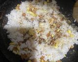 Foto langkah ke 2 dari resep Nasi goreng nanas.