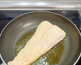 Foto del paso 1 de la receta: Filete de merluza con pimientos del piquillo y grana padano