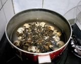 Foto langkah ke 2 dari resep Batik Polkadot Telur Puyuh.