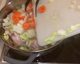 Foto del paso 2 de la receta: Conejo guisado al vino tinto