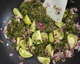 Foto langkah ke 2 dari resep Baby Cumi Sambal Hijau.