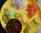 लेफ्टओवर रोटी से कुरकुरी देसी सेव पूरी (leftover roti se kurkure desi sev puri recipe in Hindi) रेसिपी चरण 1 फोटो