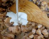 A picture of step 6 of My Garlic Mushroom & Chicken mixed in pasta 😘#Mainmeal.