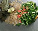 Foto langkah ke 4 dari resep Oseng Tempe Rebon Lombok Ijo.