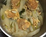 Foto langkah ke 11 dari resep Lobak putih masak Daging ayam cincang Goreng telur.