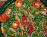 A picture of step 4 of Sosy, rice and salad.