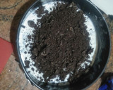 A picture of step 6 of Oreo Icecream Cake.