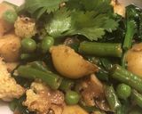 A picture of step 8 of Cauliflower curry - vegan.