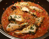Foto del paso 17 de la receta: Ventrescas de bonito, en salsa de cebollas rojas tomates verdes
