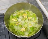 Foto langkah ke 3 dari resep Tumis Sawi Putih.
