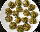 A picture of step 3 of Pui Shak Chingri Bora (Malabar Spinach & Prawn Pakora / Fritters - Bong style).