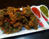 पालक प्याज़ के पकोड़े(Palak pyaz ke pakode recipe in HindI) रेसिपी चरण 4 फोटो