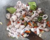 Foto langkah ke 4 dari resep Cumi Kering Tomat Ijo.