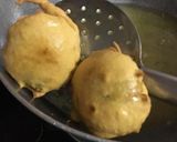 A picture of step 3 of Mumbai style vada pav.