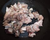 Foto langkah ke 3 dari resep Ayam Tumis Daun Jeruk.