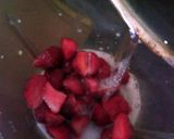 Foto langkah ke 2 dari resep Es Lilin Strawberry Susu.