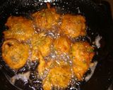 A picture of step 6 of Pyaz ke pkory.