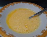 Foto langkah ke 1 dari resep Omelete Telur Bawang Putih Tabur Oregano.