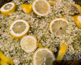 Bodzaszörp és akác&bodzaszörp recept fázis 2 fotója