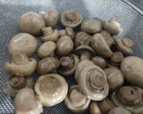 A picture of step 1 of Mushroom masala.