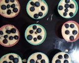 A picture of step 7 of Blueberry muffin with yoghurt.