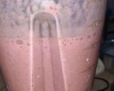 A picture of step 2 of Strawberry smoothie.