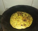 A picture of step 4 of Bathua aloo ke parathe.