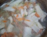 Foto langkah ke 3 dari resep Sup Sayur Jamur Ikan.