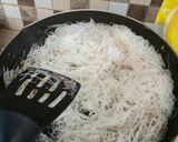 Foto langkah ke 2 dari resep Bihun Goreng feat Sosis.