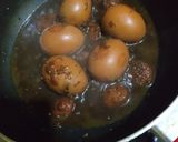 Foto langkah ke 2 dari resep Telur Coklat Masak Kecap.