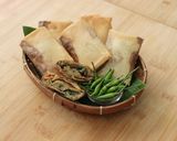 Foto langkah ke 7 dari resep Martabak Telur Daging Kecap Devina Hermawan.