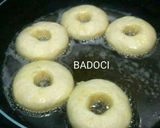 Foto langkah ke 16 dari resep Donat + teknik mencetak.