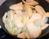 Foto del paso 2 de la receta: Tortilla de Cebolla 🧅 🥚