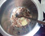 A picture of step 1 of Chicken pilau.