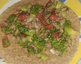 Foto del paso 4 de la receta: Tortillas con ensalada y atún