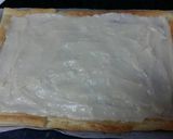 Foto del paso 3 de la receta Tarta de hojaldre con nísperos, fresas y plátano