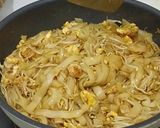 Foto langkah ke 6 dari resep Kwetiau Goreng.
