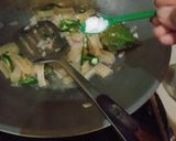 Foto langkah ke 2 dari resep Kulit sapi tumis cabe ijo.