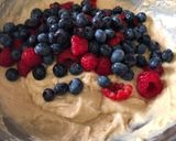Φωτογραφία βήματος 4 της συνταγής Raspberry-Blueberry muffins με λεμονάτο γλάσο