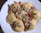 Foto del paso 5 de la receta: Sorrentinos de Ricota y calabacín con salsa de verdeo y champiñones 😍🙌🏻👇🏻💕