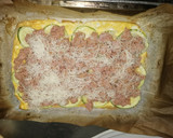 Foto del paso 4 de la receta: Rollo de calabacín con carne picada y queso rallado