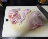 Foto del paso 1 de la receta: Pollo con patatas en salsa fácil