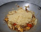 Foto langkah ke 7 dari resep Mie Instan Goreng Kreasi Rumahan 🍜🔥 Garing Gurih Ala Warung, Bumbu Meresap Banget!.