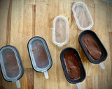 Foto del paso 1 de la receta: Helado cheesecake de chocolate con crujiente de chocolate y naranja (en moldes Lékué)