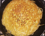Foto del paso 7 de la receta: Pizza a lo pobre (con tortilla de fideos)