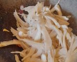 Foto langkah ke 2 dari resep Tumis Jamur.